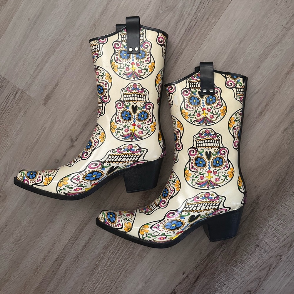 Sugar Skull Rainboots. Very good condition